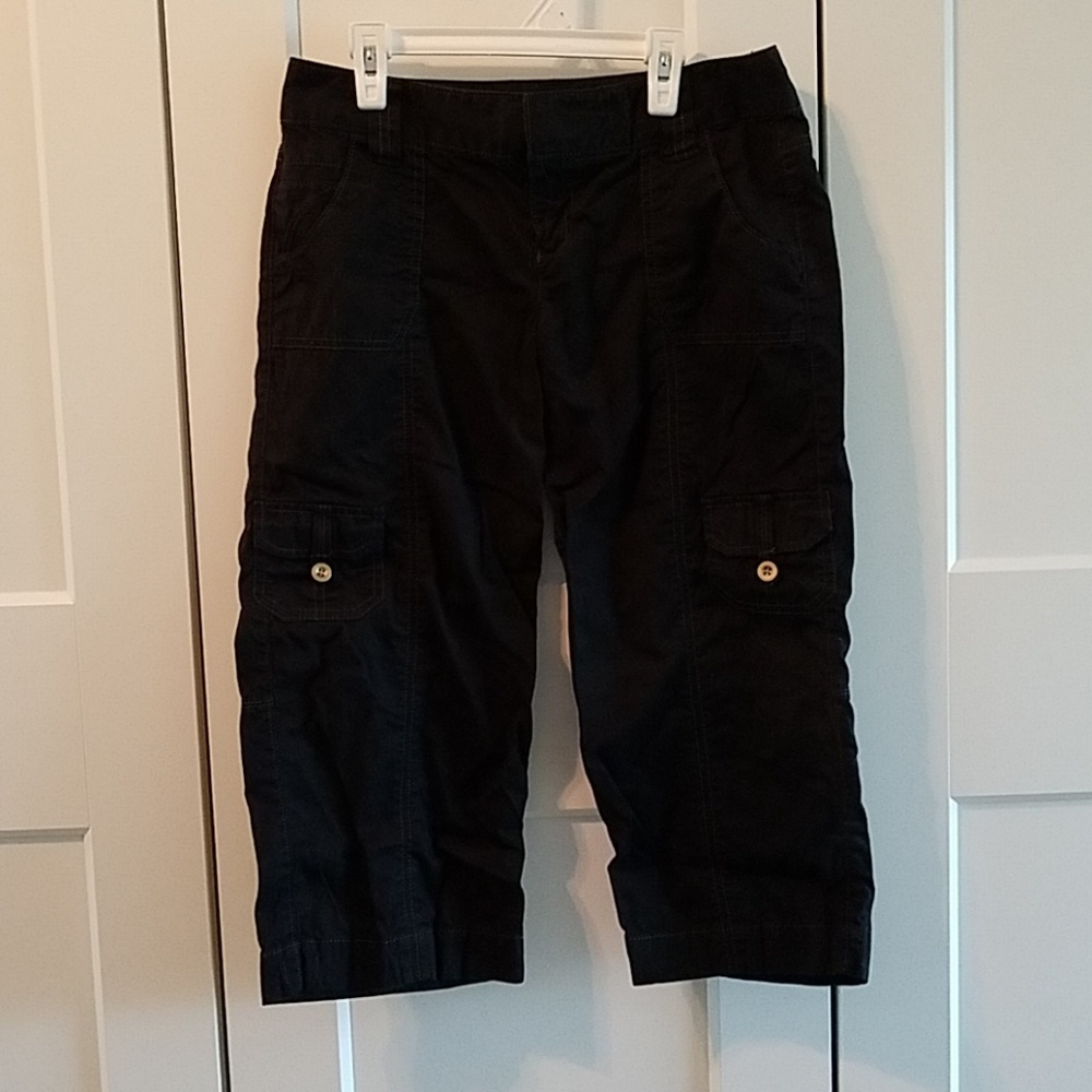 Black capris